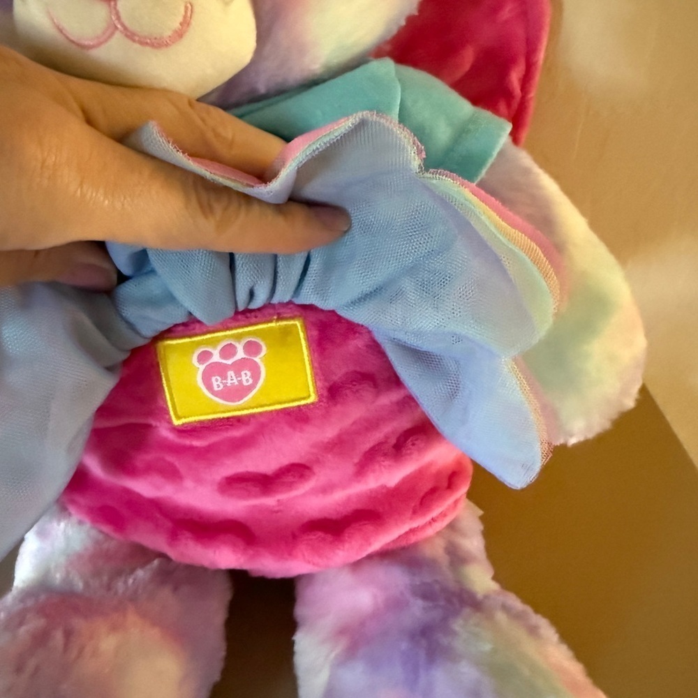 Build a Bear Pastel Swirl Kitty Las Vegas Graphic Tee Skirt with Pink Carrier - Picture 8 of 9